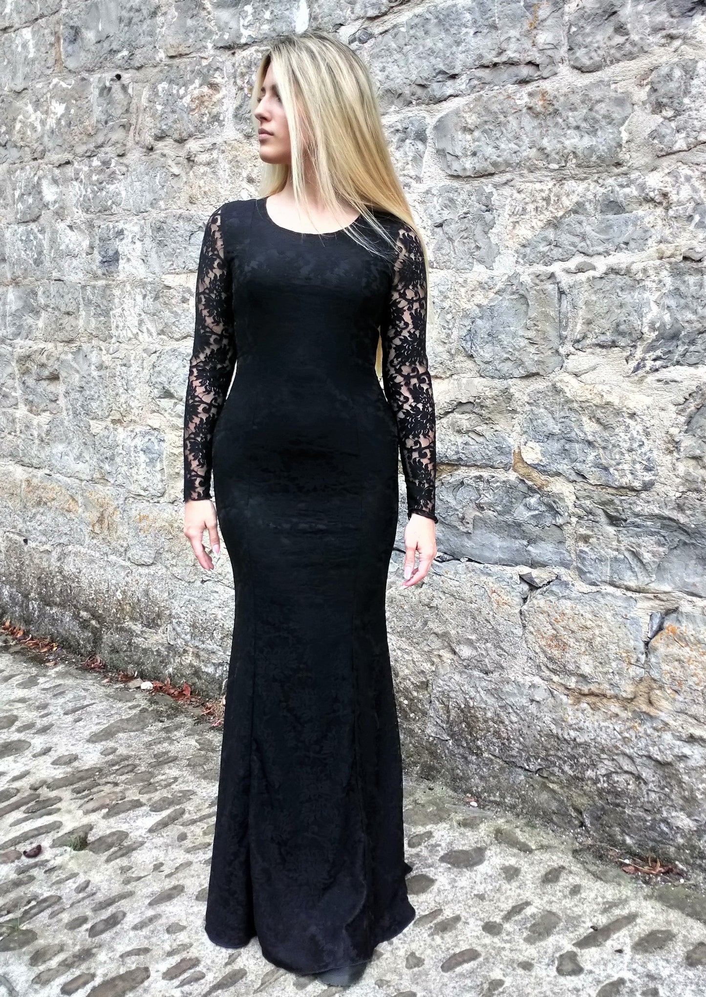 Witchy maxi dress in black lace